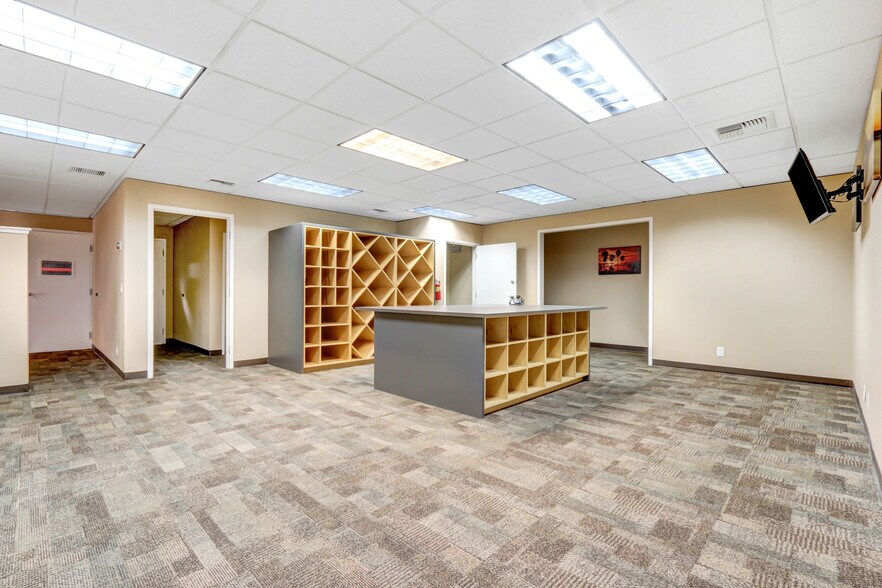 More Photos Of 2075 Knoll Dr, Ventura Manufacturing For Lease