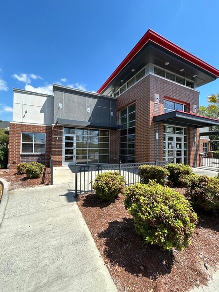 More Photos Of 17029 Abercorn St, Savannah Restaurant For Lease