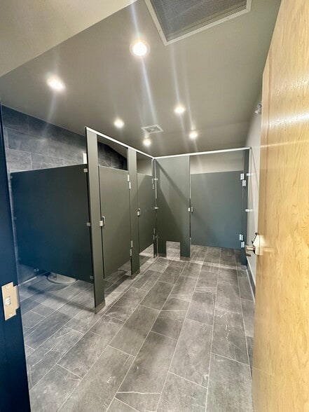 More Photos Of 607 S Public Rd, Lafayette Freestanding For Lease