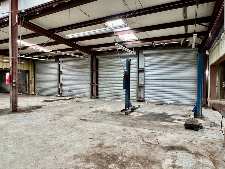 More Photos Of 6211 Blanding Blvd, Jacksonville Auto Repair For Lease