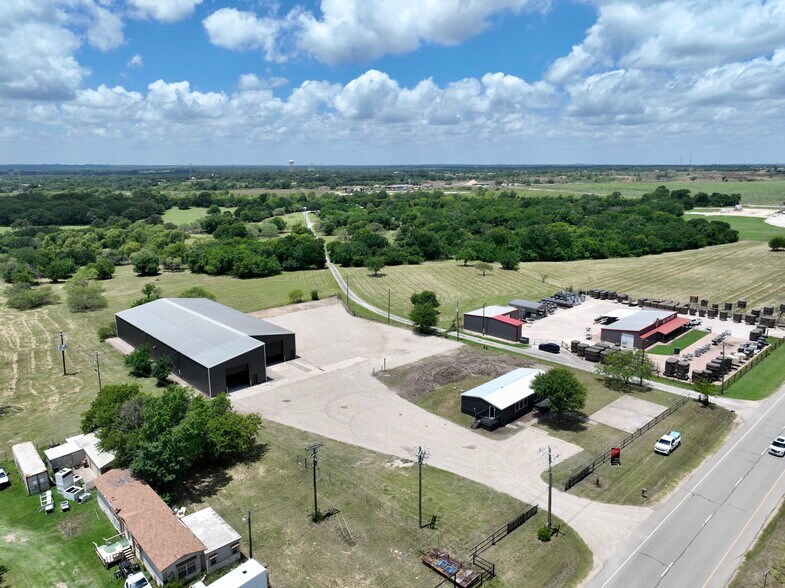 More Photos Of 4528 S Interstate 35, Alvarado Warehouse For Lease