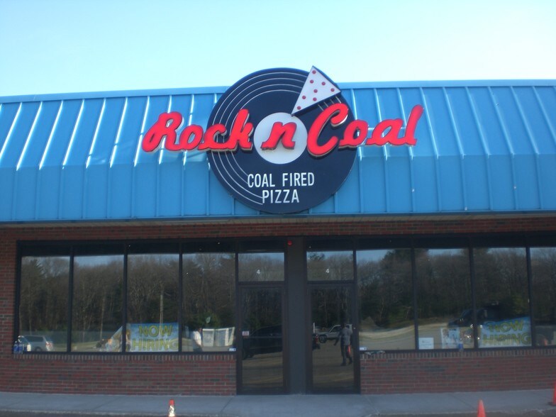 More Photos Of 799 S Main St, Bellingham Unknown For Lease