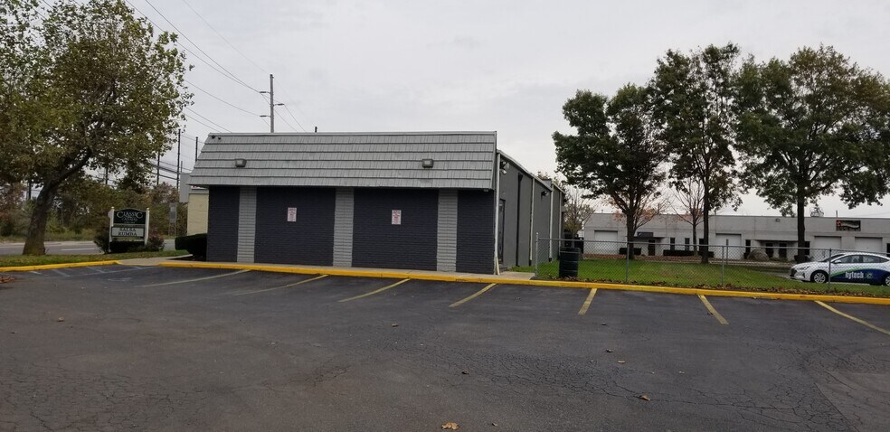 More Photos Of 630 Pine Aire Dr, Bay Shore Freestanding For Lease