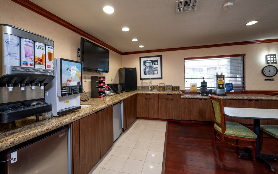 More Photos Of 11217 Ih 37, Corpus Christi Hotel For Sale