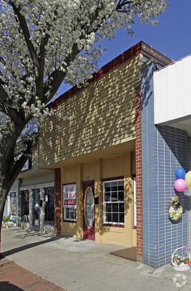 More Photos Of 187-191 Broadway, Amityville Storefront For Lease