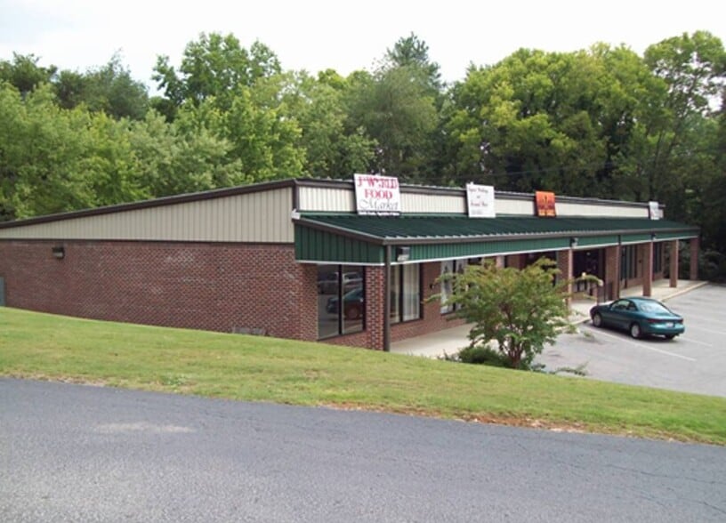 More Photos Of 2501 Oakwood Ave NW, Huntsville Unknown For Lease
