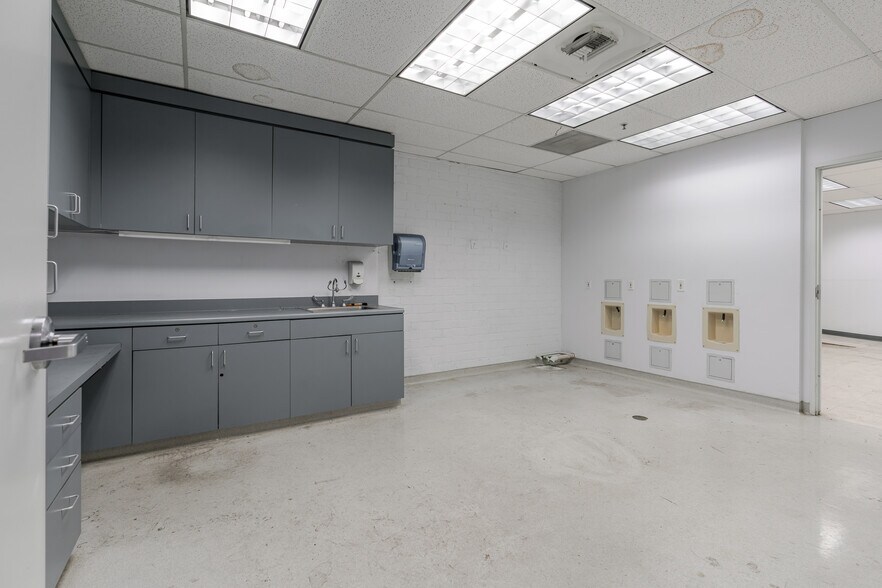 More Photos Of 700-710 W Wilson Ave, Glendale Office For Lease