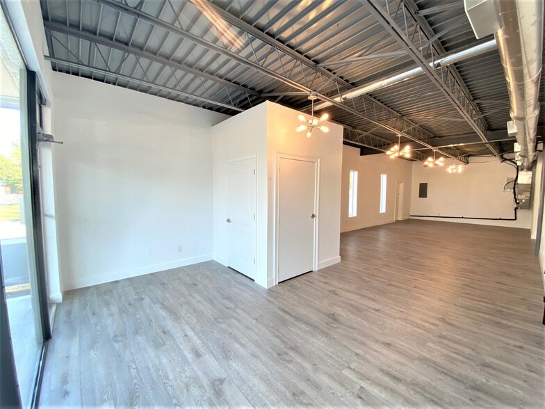 More Photos Of 1506 54th Ave N, Saint Petersburg Storefront Retail Office For Sale