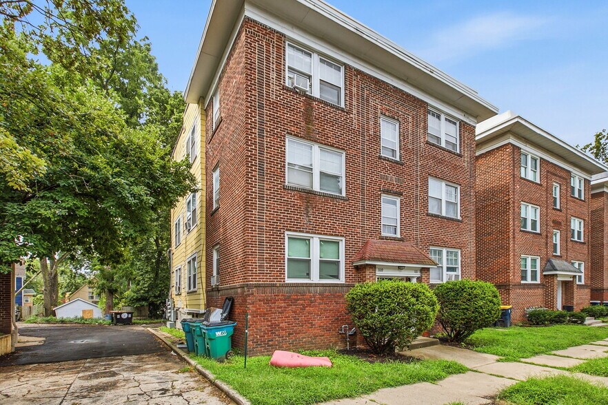 Primary Photo Of 1109 W 40th St, Kansas City Apartments For Sale