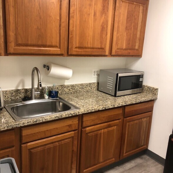 More Photos Of 114 Oakgrove Rd, Sterling Warehouse For Sale