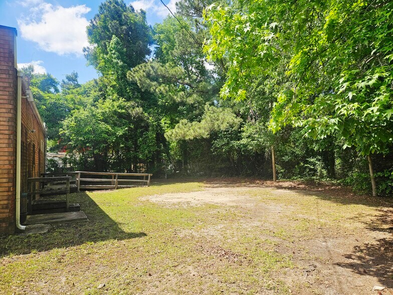 More Photos Of 952 Bragg Blvd, Fayetteville Flex For Sale