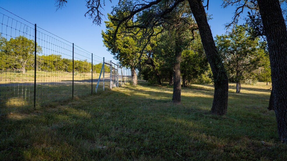 More Photos Of 3 Holiday Rd, Comfort Land For Lease