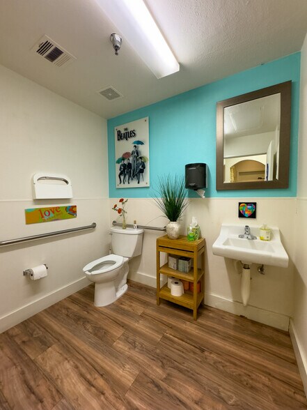 More Photos Of 77682 Country Club Dr, Palm Desert General Retail For Sale