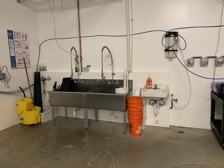 More Photos Of 6101 Washington St, Denver Warehouse For Sale