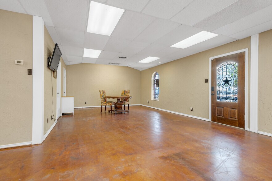 More Photos Of 101 S Main St, Quitman Office For Sale