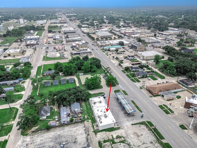 More Photos Of 1417 7th St, Bay City Storefront For Lease