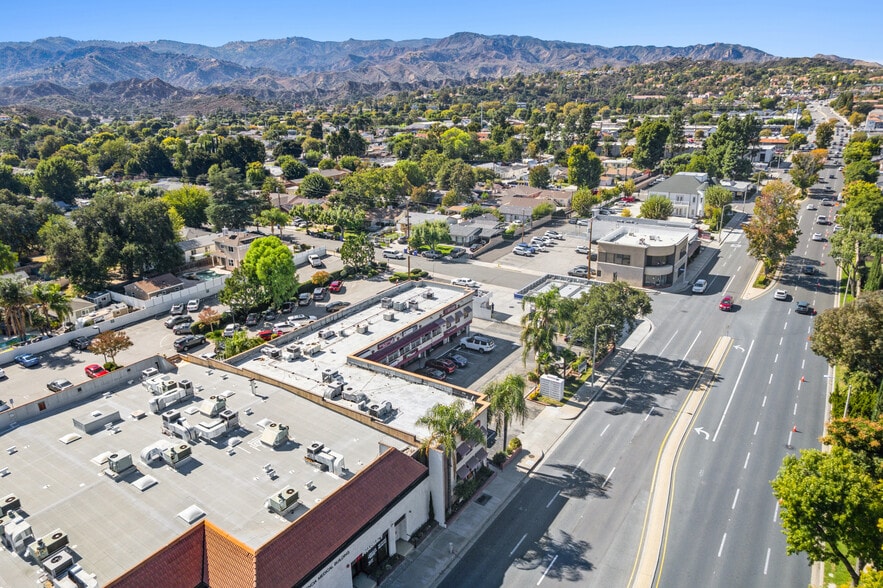 More Photos Of 23942-23945 Lyons Ave, Santa Clarita Storefront Retail Office For Lease