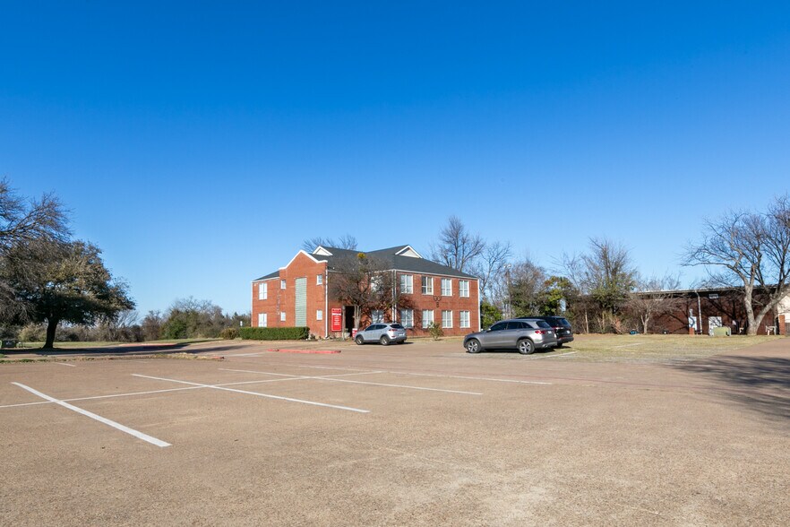 More Photos Of 1307 W Abram St, Arlington Office For Lease