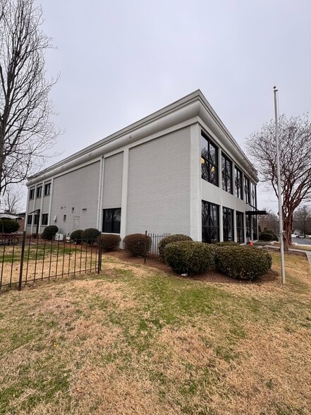 More Photos Of 127 W Antrim Dr, Greenville Office For Lease