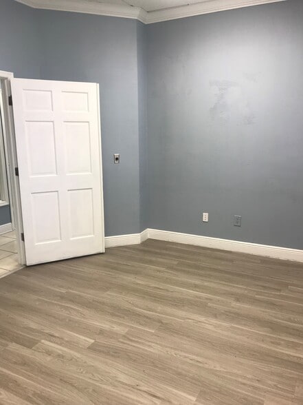 More Photos Of 31111-31125 US Highway 19 N, Palm Harbor Office For Lease