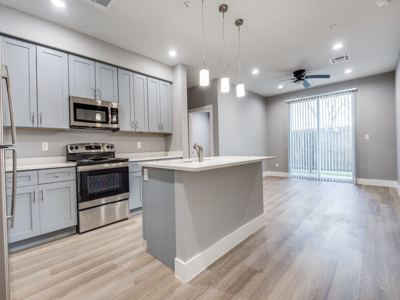 More Photos Of 1100 Us-90 Hwy W, Sealy Apartments For Sale