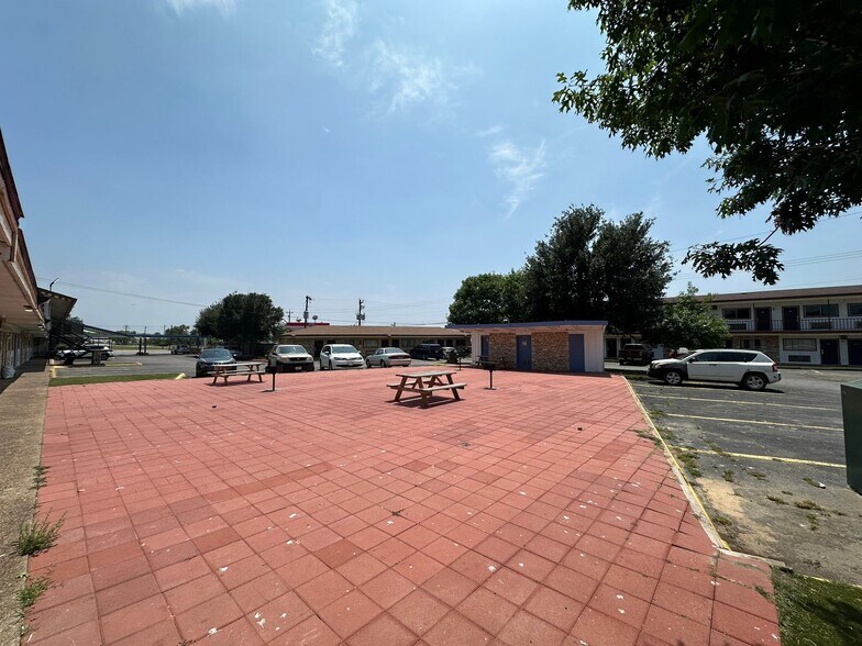 More Photos Of 3307 US Highway 90A E, Gonzales Hotel For Sale