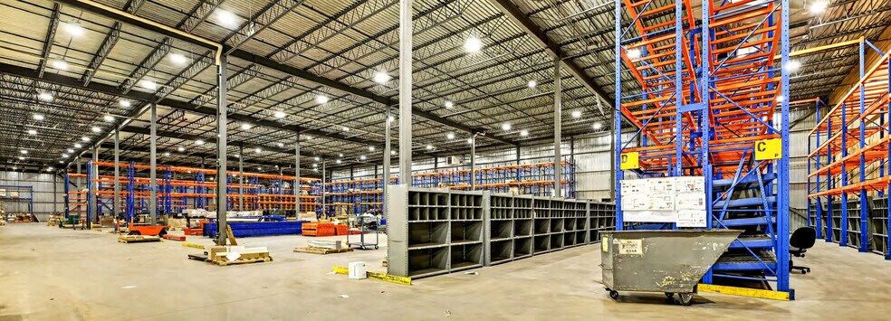 More Photos Of 5780 Rue Ontario E, Montréal Warehouse For Sale