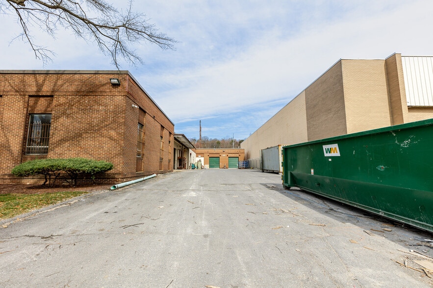 More Photos Of 2120 Beaver Rd, Landover Warehouse For Sale