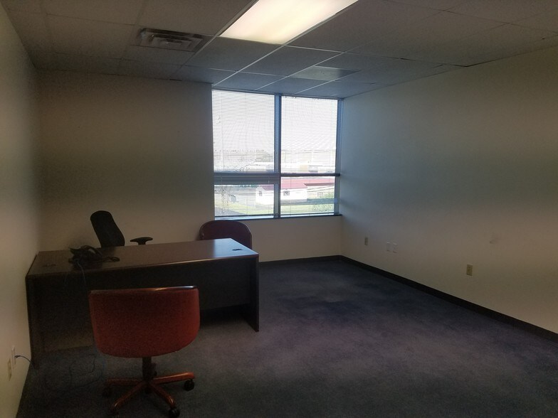 More Photos Of 8830-8854 Rixlew Ln, Manassas Flex For Lease