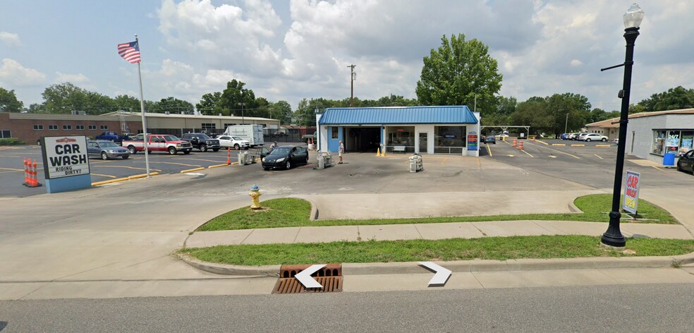 More Photos Of 1619 E 10th St, Jeffersonville Carwash For Sale
