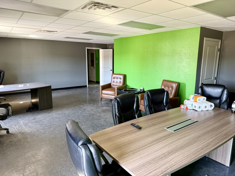 More Photos Of 2103 E SH 31, Kilgore Warehouse For Lease