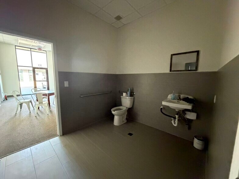 More Photos Of 4215 S Main St, Stafford Showroom For Sale