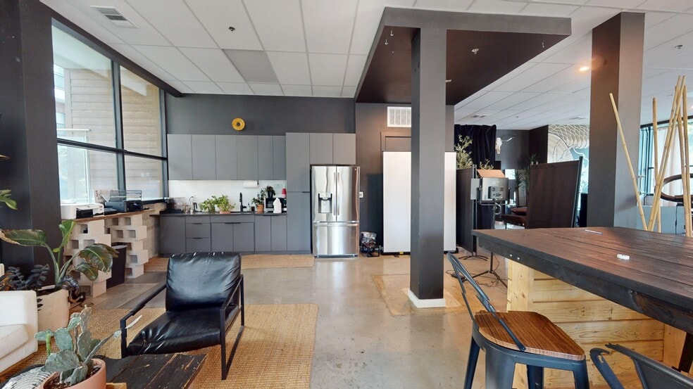 More Photos Of 2500 Longview St, Austin Apartments For Lease