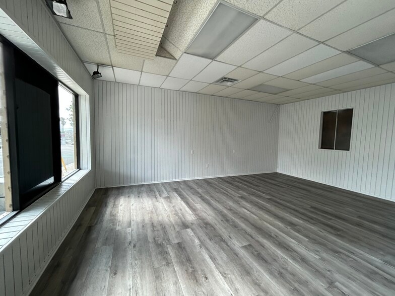More Photos Of 7639 Foothill Blvd, Tujunga Storefront For Lease
