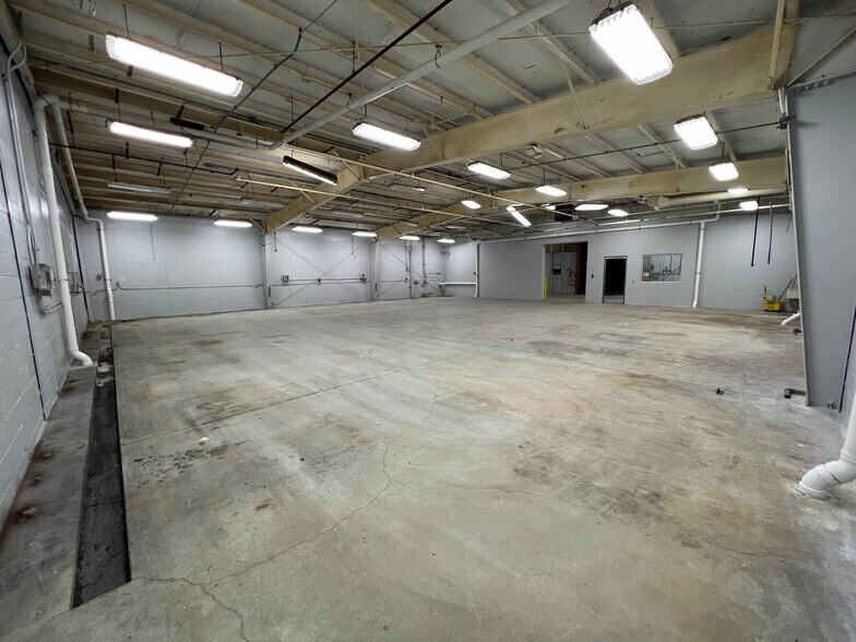More Photos Of Dispensary/Processing/Industrial space, Warren Warehouse For Lease