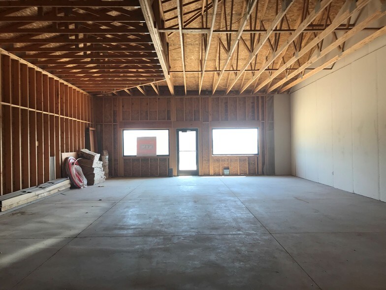 More Photos Of 407 S 4th St, Dunlap Storefront Retail Office For Lease