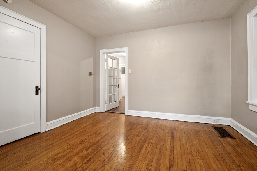 More Photos Of 4950 Winona Ave, Saint Louis Apartments For Sale