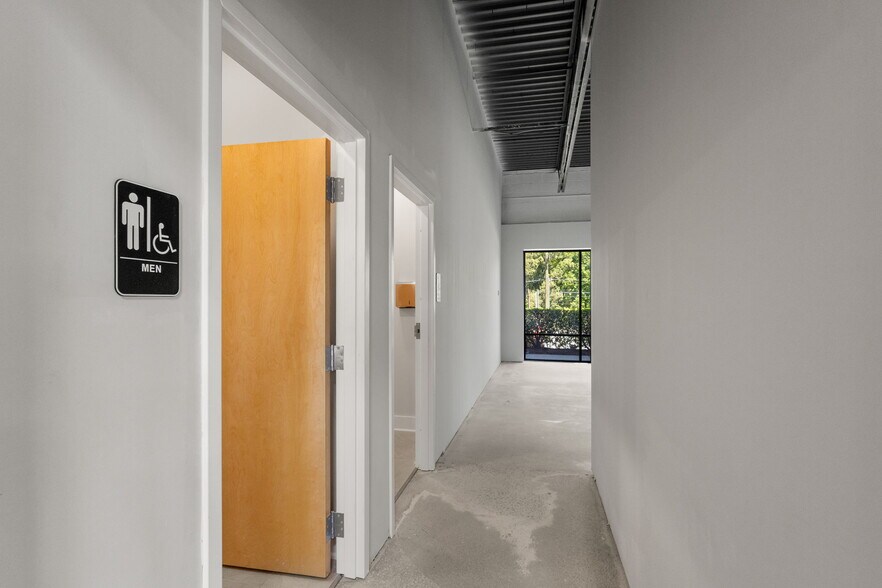 More Photos Of 1803 Associates Ln, Charlotte Showroom For Lease