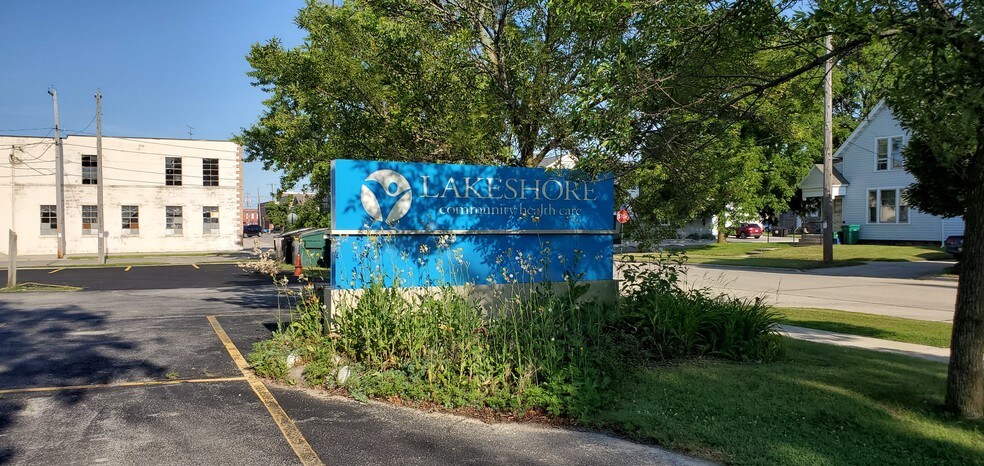 More Photos Of 601 Buffalo St, Manitowoc Medical For Lease