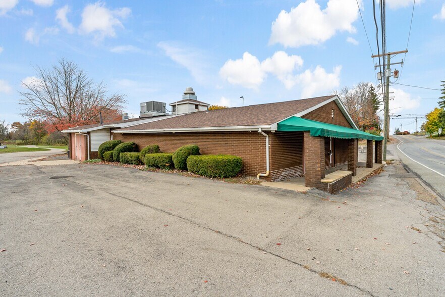 More Photos Of 180 Butler St, Saxonburg Restaurant For Lease