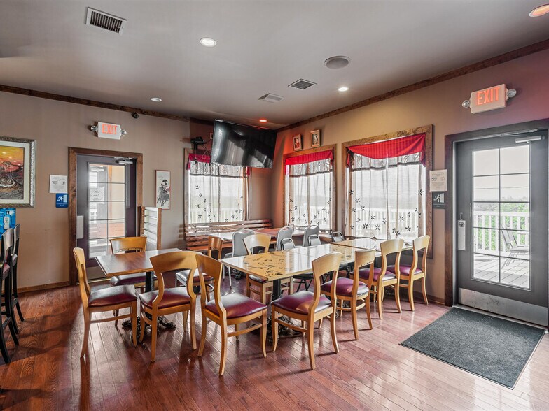 More Photos Of 1495 Farmington Ave, Pottstown General Retail For Sale