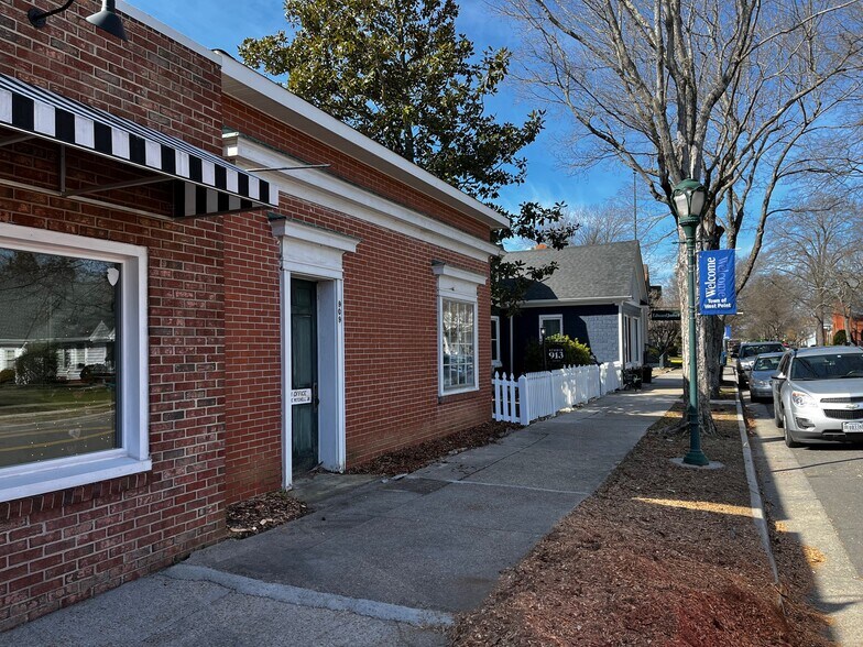 More Photos Of 909 Main St, West Point Storefront Retail Office For Lease
