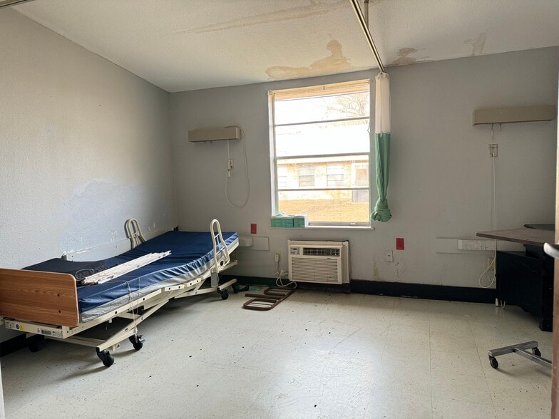 More Photos Of 540 SE Front St, De Kalb Skilled Nursing Facility For Sale