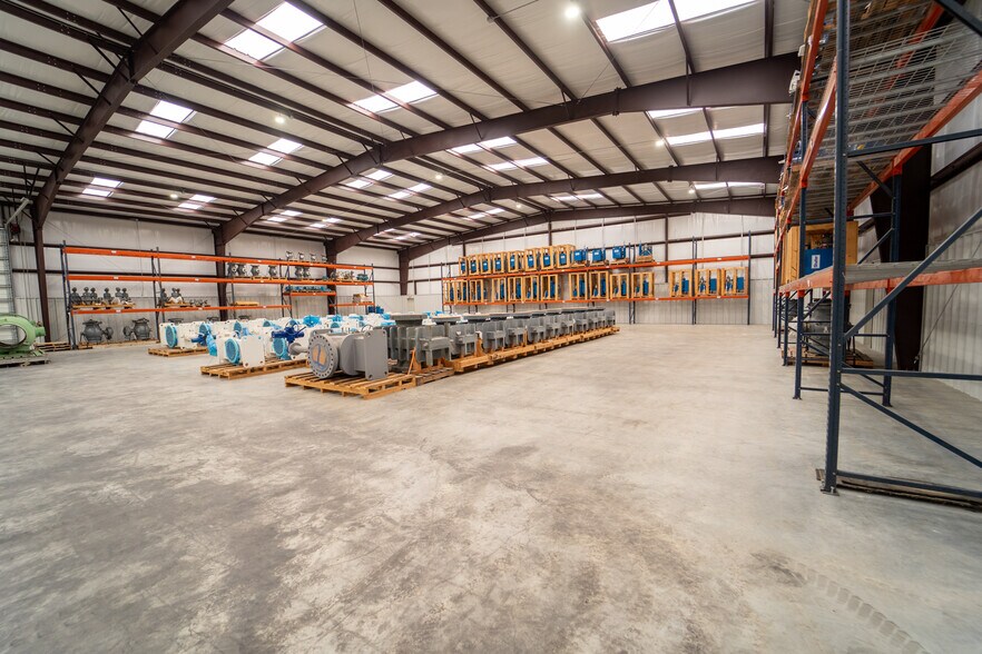 More Photos Of 236 Industrial Park Dr, Victoria Warehouse For Lease