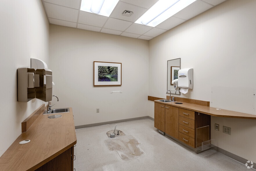 More Photos Of 2251 Connecticut Ave S, Sartell Medical For Lease
