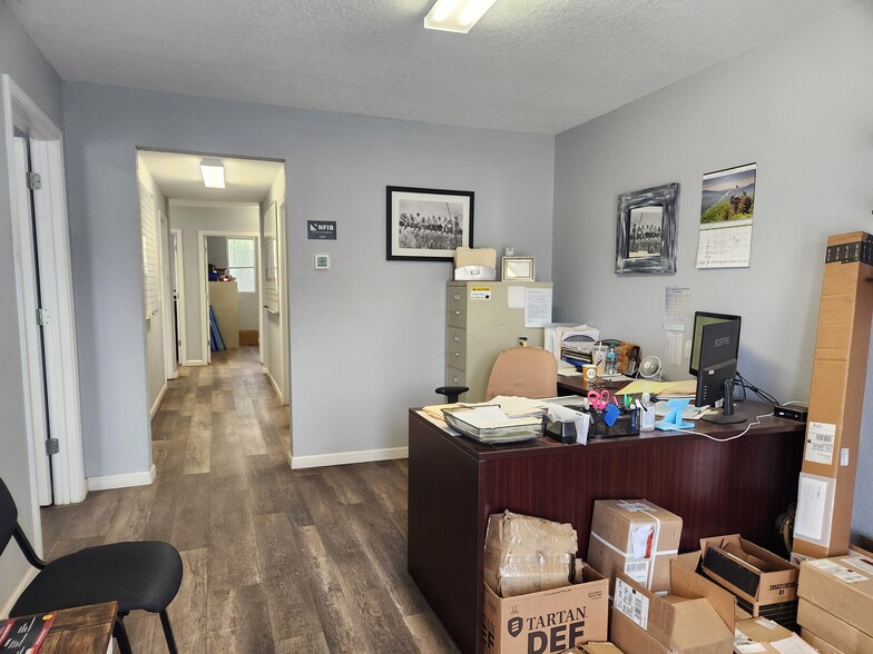 More Photos Of 1563 W Cherry St, Jesup Office For Sale
