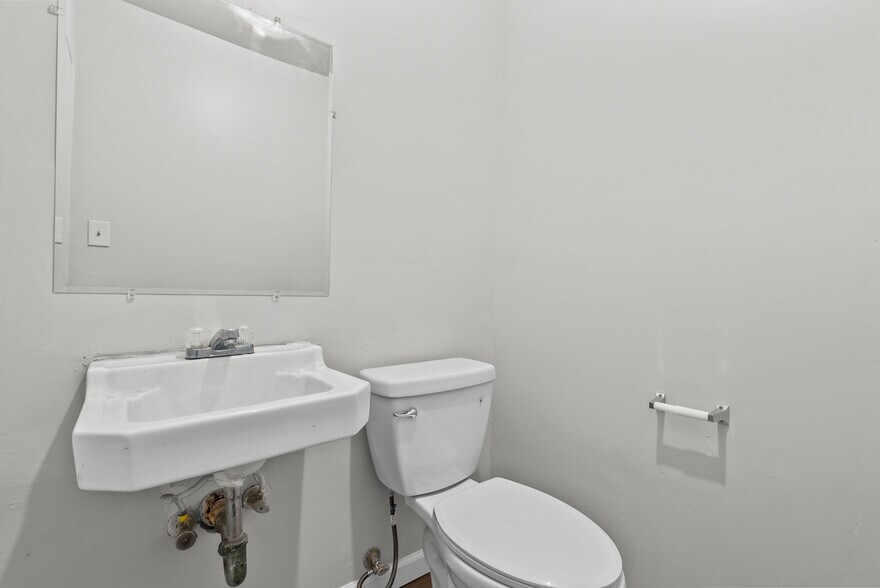 More Photos Of 6004 W Pico Blvd, Los Angeles Storefront For Lease