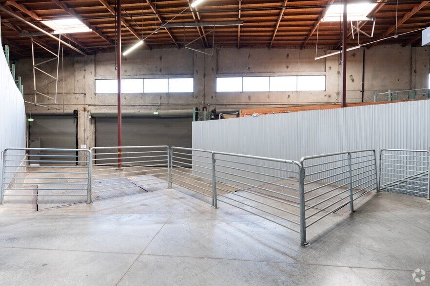 More Photos Of 4901-4911 Central Ave, Richmond Showroom For Lease