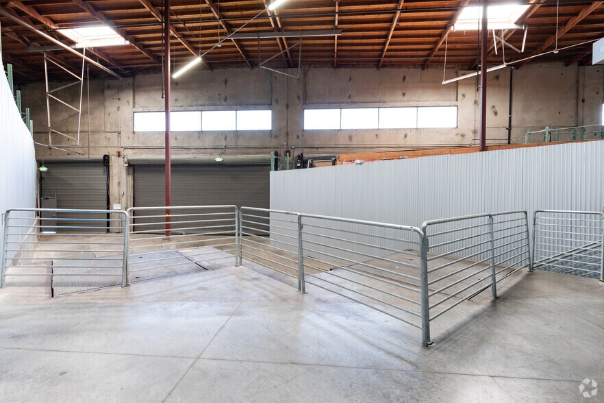 More Photos Of 4901-4911 Central Ave, Richmond Showroom For Lease