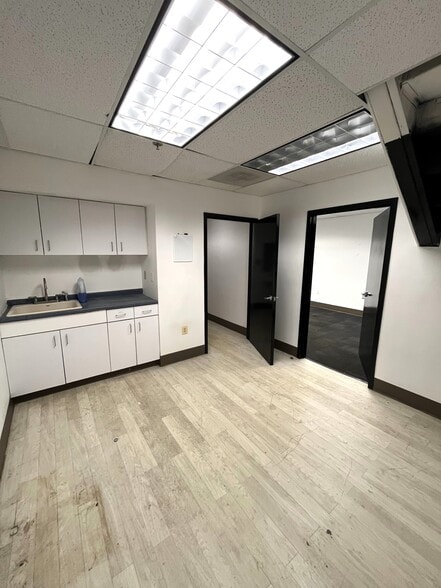 More Photos Of 1319 Shepard Dr, Sterling Light Distribution For Lease